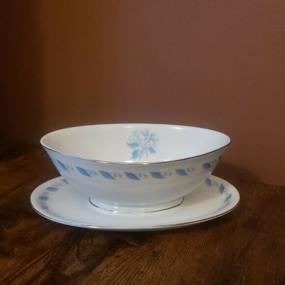 Abalone China Sky Flower Gravy Boat Vintage Japan MCM White Blue Platinum Trim - Picture 2 of 7